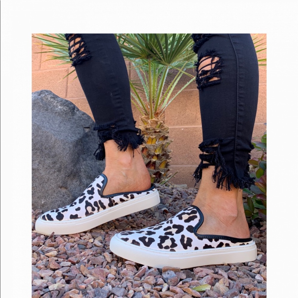 Boutique Corkys White Snow Leopard Abbott Sneaker